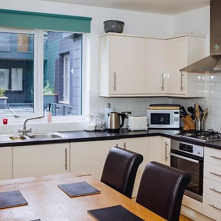 Beautiful, Contemporary 3 Bedroom Apartment Bath Kültér fotó