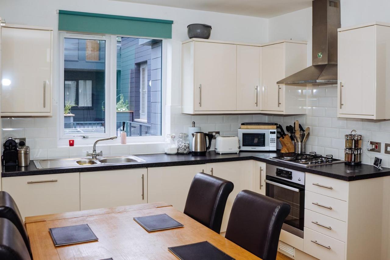 Beautiful, Contemporary 3 Bedroom Apartment Bath Kültér fotó