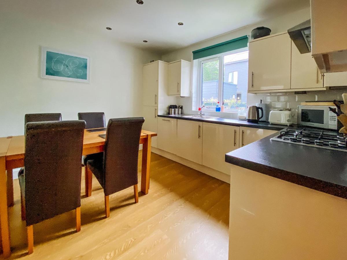 Beautiful, Contemporary 3 Bedroom Apartment Bath Kültér fotó