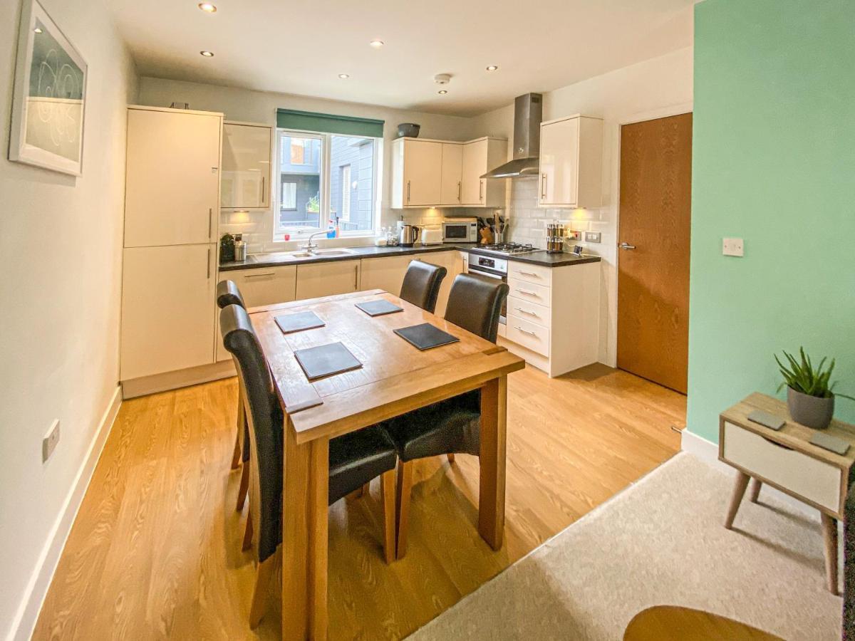 Beautiful, Contemporary 3 Bedroom Apartment Bath Kültér fotó