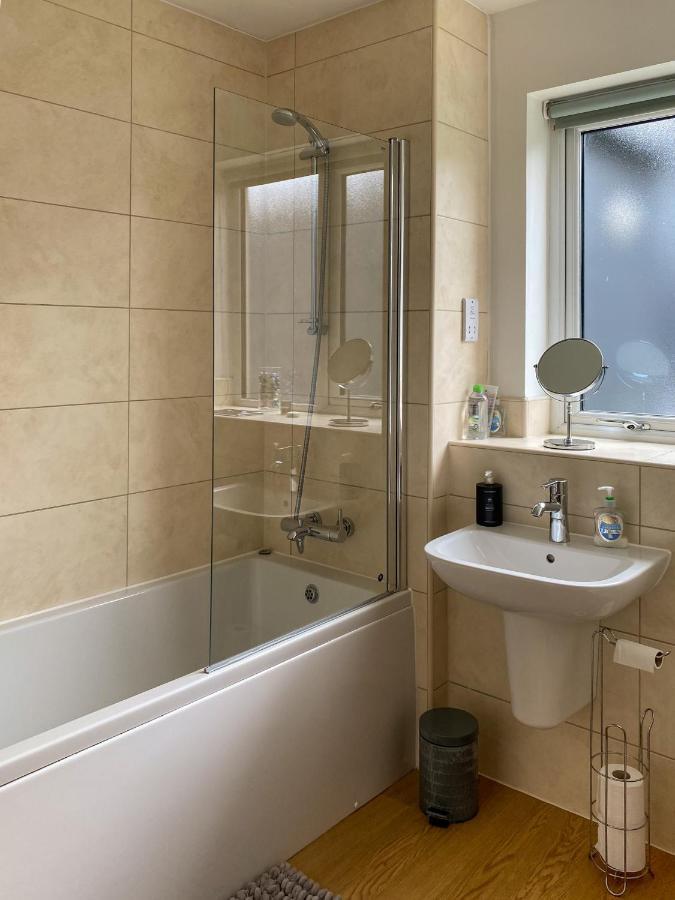 Beautiful, Contemporary 3 Bedroom Apartment Bath Kültér fotó